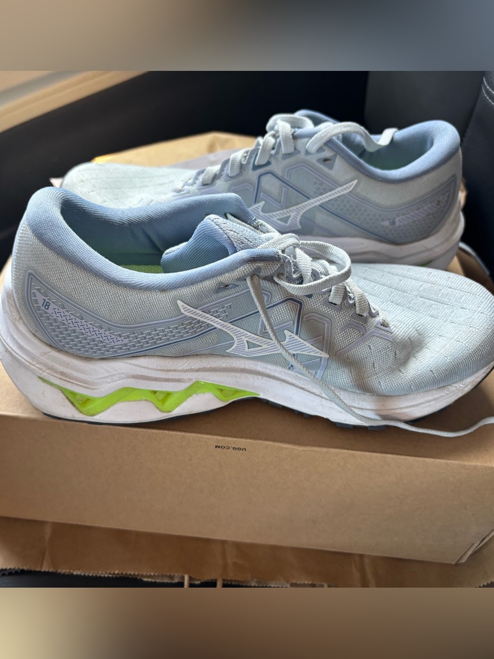 Mizuno Women's Wave Inspire 18 Gray Running Sneakers